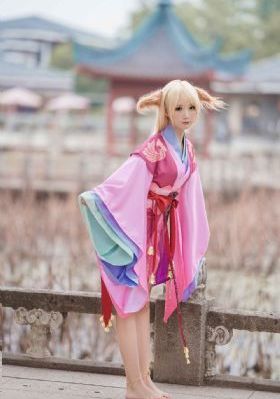 两女一指
